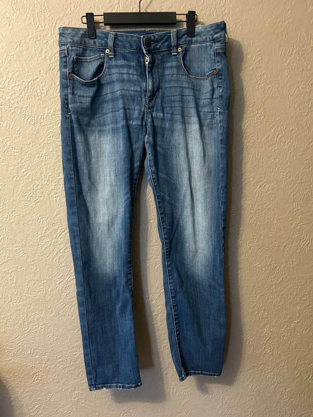 American Eagle Outfitters Men's Faded Blue Relaxed Jeans